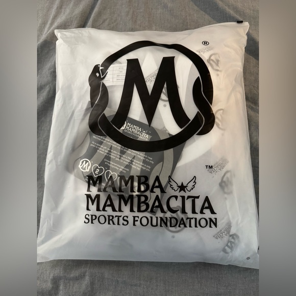 Mamba and Mambacita Stone Gray Sweatshirt/Shorts set - Large - Picture 3 of 6